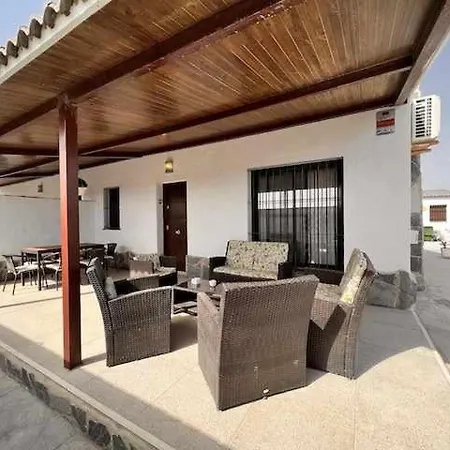 Casa Adosadas Dos Piscina Compartida Homestay *