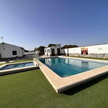Casa Adosadas Dos Piscina Compartida Homestay